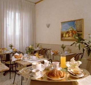 Hotel Embassy3