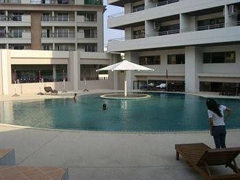 T.W. Pattaya Klang Condominium1