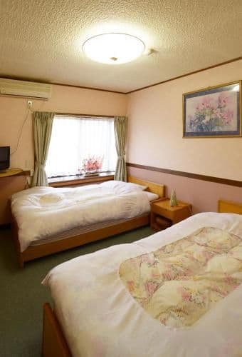 Twin Room with Shared Bathroom - Non-Smoking