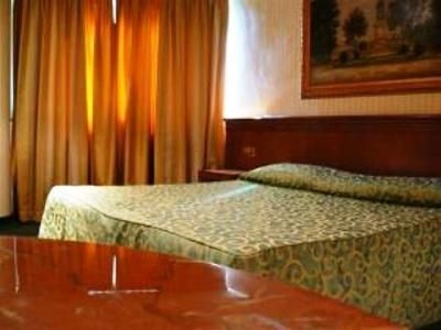 Clelia Palace2