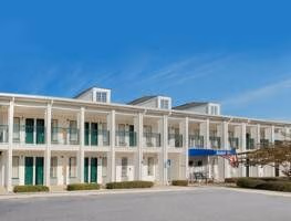 Baymont Inn & Suites - Meridian0