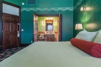 Iron Horse Inn - Deadwood1