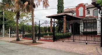 Dumas Villa0