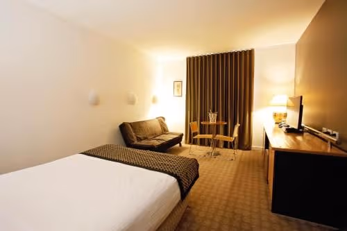 Standard Queen Room