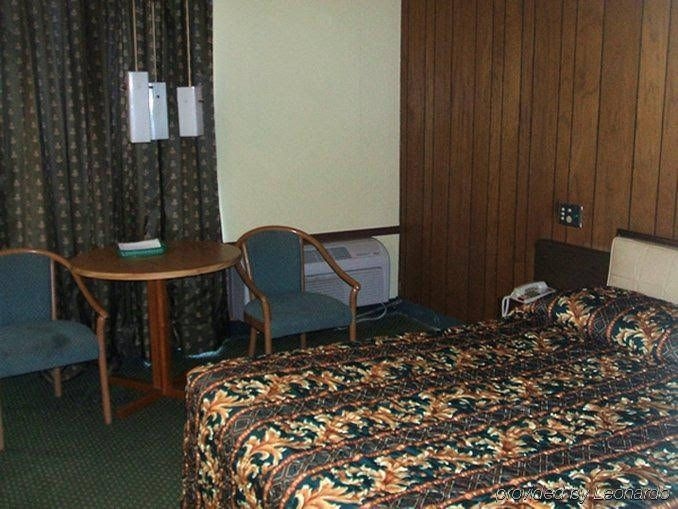 Red Carpet Inn0