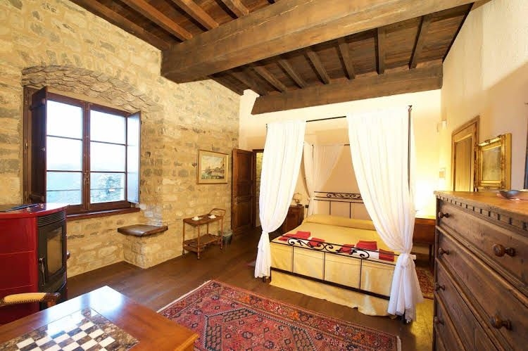 Castello dell'Aquila0