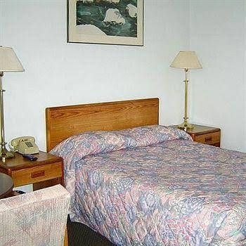 Economy Inn Plymouth1