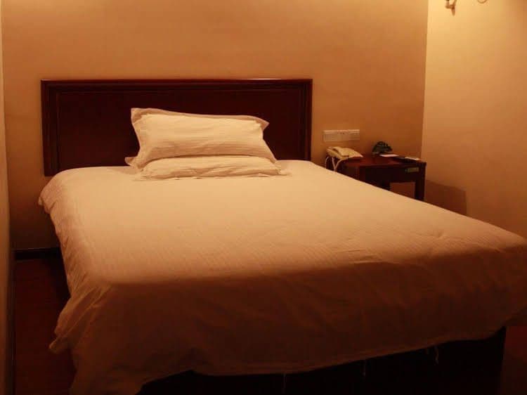Greentree Inn Qingdao Railway Station Square Express Hotel Greentree Inn Qingdao Railway Station Square Express Hotel