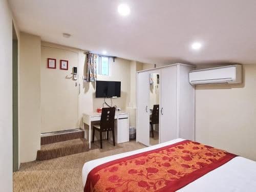 Small Budget Queen Room