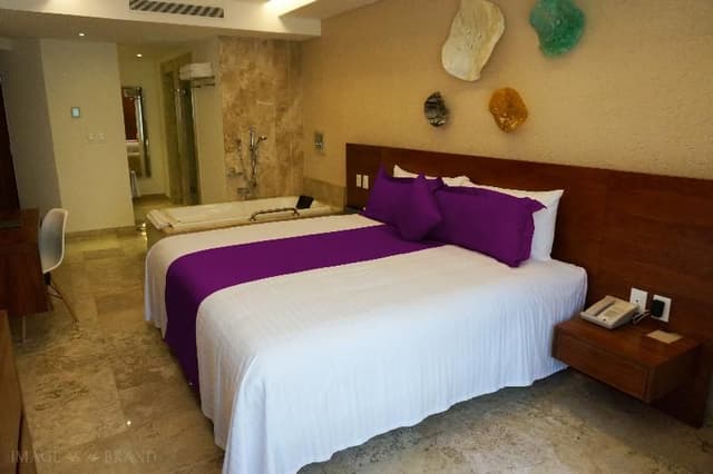 SUITE DELUXE WITH JACUZZI