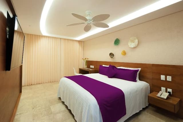 DOUBLE DELUXE KING BED