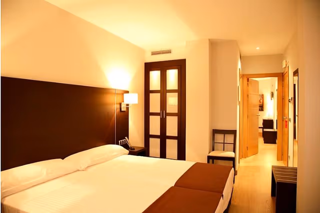 DOUBLE CONNECTING ROOM