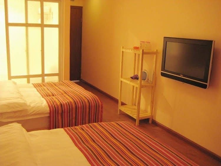 Kunming Lang Mei Youth Hotel4