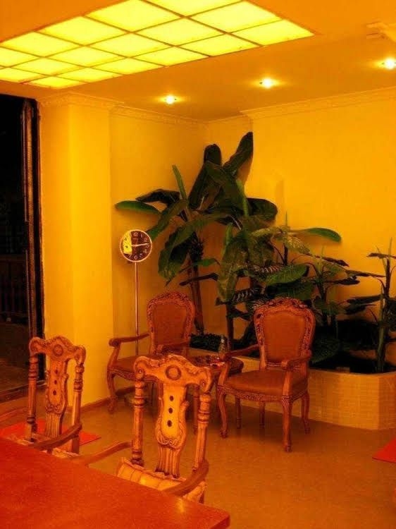 Kunming Lang Mei Youth Hotel1
