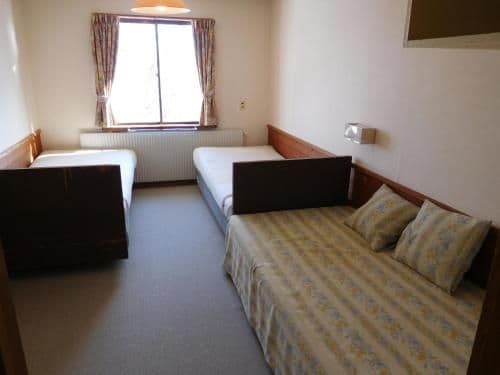 Twin Room with Extra Bed and Shared Bathroom