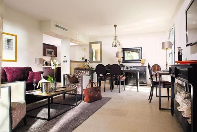 FAMILY ROOM STANDARD