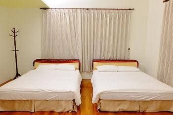 Smokey Bed and Breakfast2