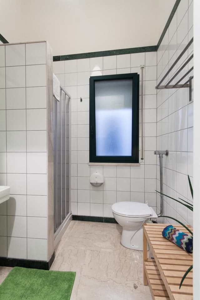 DOUBLE WITH SHARED BATHROOM