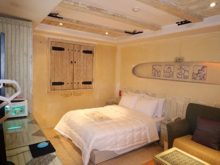 Moon Hotel3