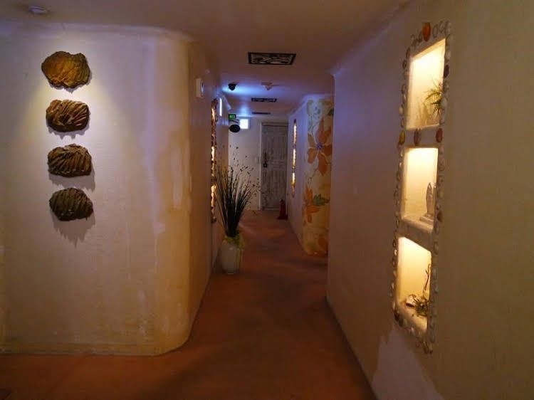 Moon Hotel2