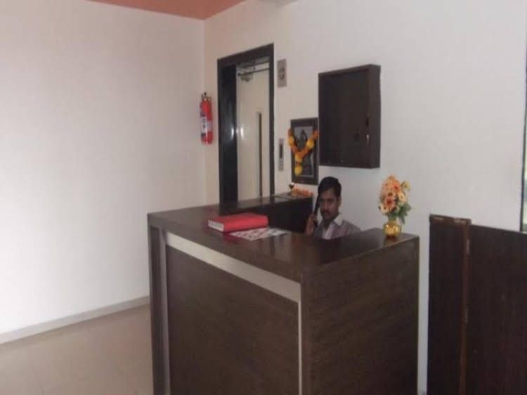 Hotel Trimurti Pride0