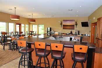Boulders Inn & Suites - Newton