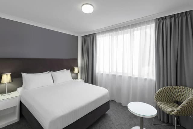 Double or Twin GUEST ROOM KING BED