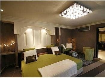 Riad Carllian2