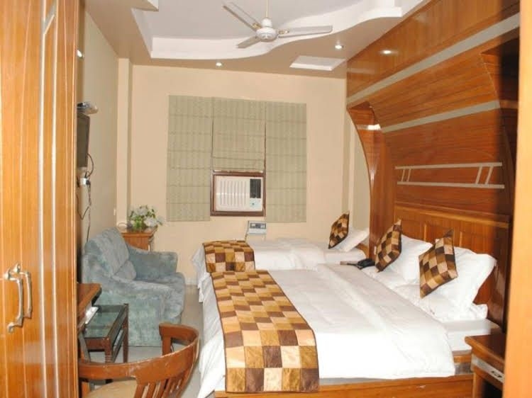 FabHotel De Gold3