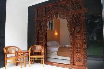 เดอะ เลเกียน มาส บีช อินน์ (The Legian Mas Beach Inn)1