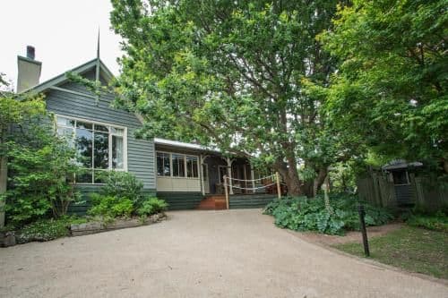 One-Bedroom Apartment - Oak Leaf