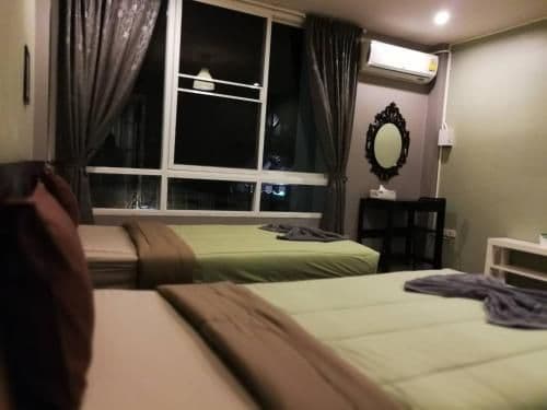 Twin Room with Air-Conditioning and shared bathroom