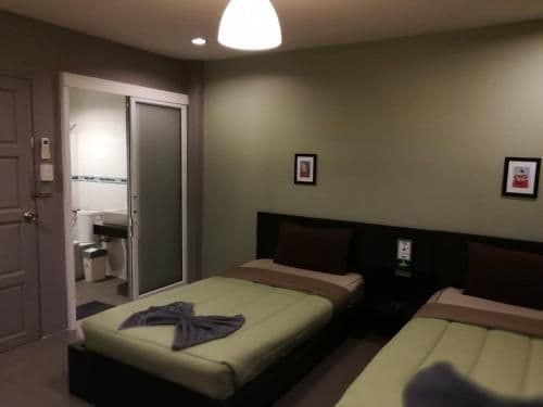 Twin Room with Air-Conditioning and shared bathroom