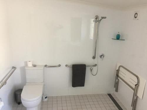 'Cascade' King Ensuite