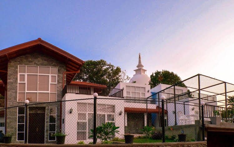 Villa Baywatch, Rumassala4