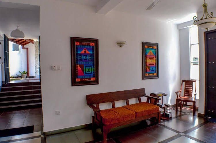 Villa Baywatch, Rumassala1