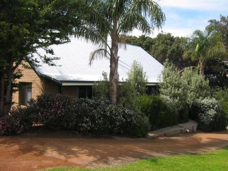 Riverside Cottages1