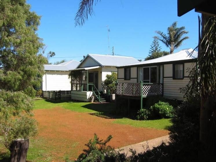 Riverside Cottages2
