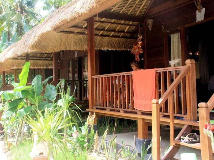 Mushroom Bay Villas Hut2