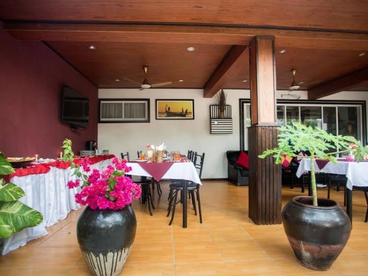 Equator Beach inn1