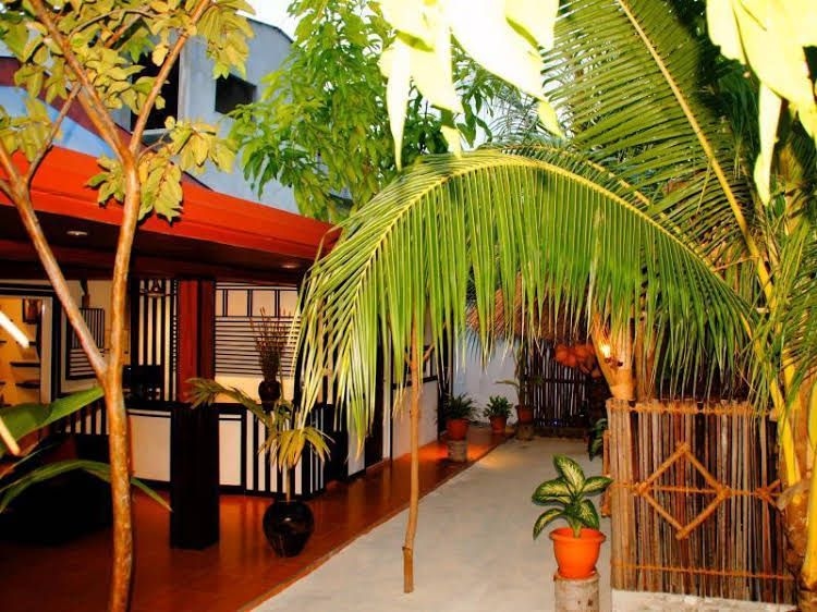 Equator Beach inn3