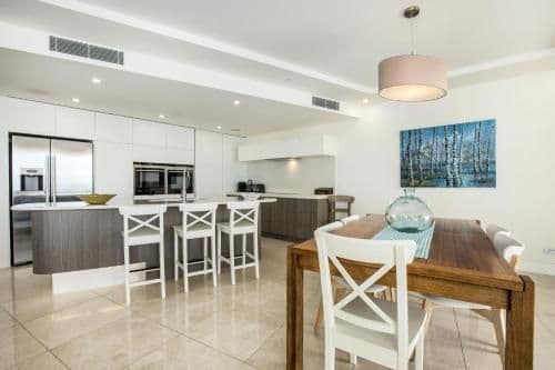 Deluxe Three-Bedroom Apartment