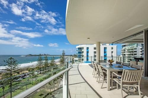 Deluxe Three-Bedroom Apartment