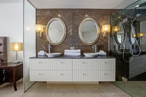Deluxe Three-Bedroom Apartment