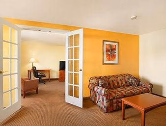 Baymont Inn & Suites4