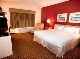 La quinta Inn and Suites Sarasota3