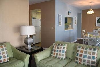 Edgewater Inn2