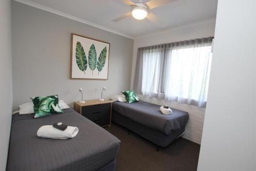 The Palms Apartments3