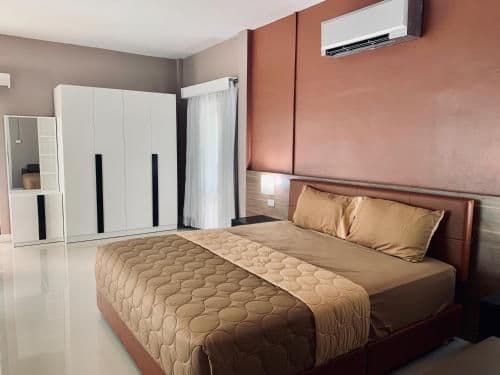 Deluxe Double Room with Side Sea View