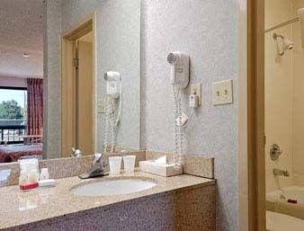 Days Inn Norfolk Airport1